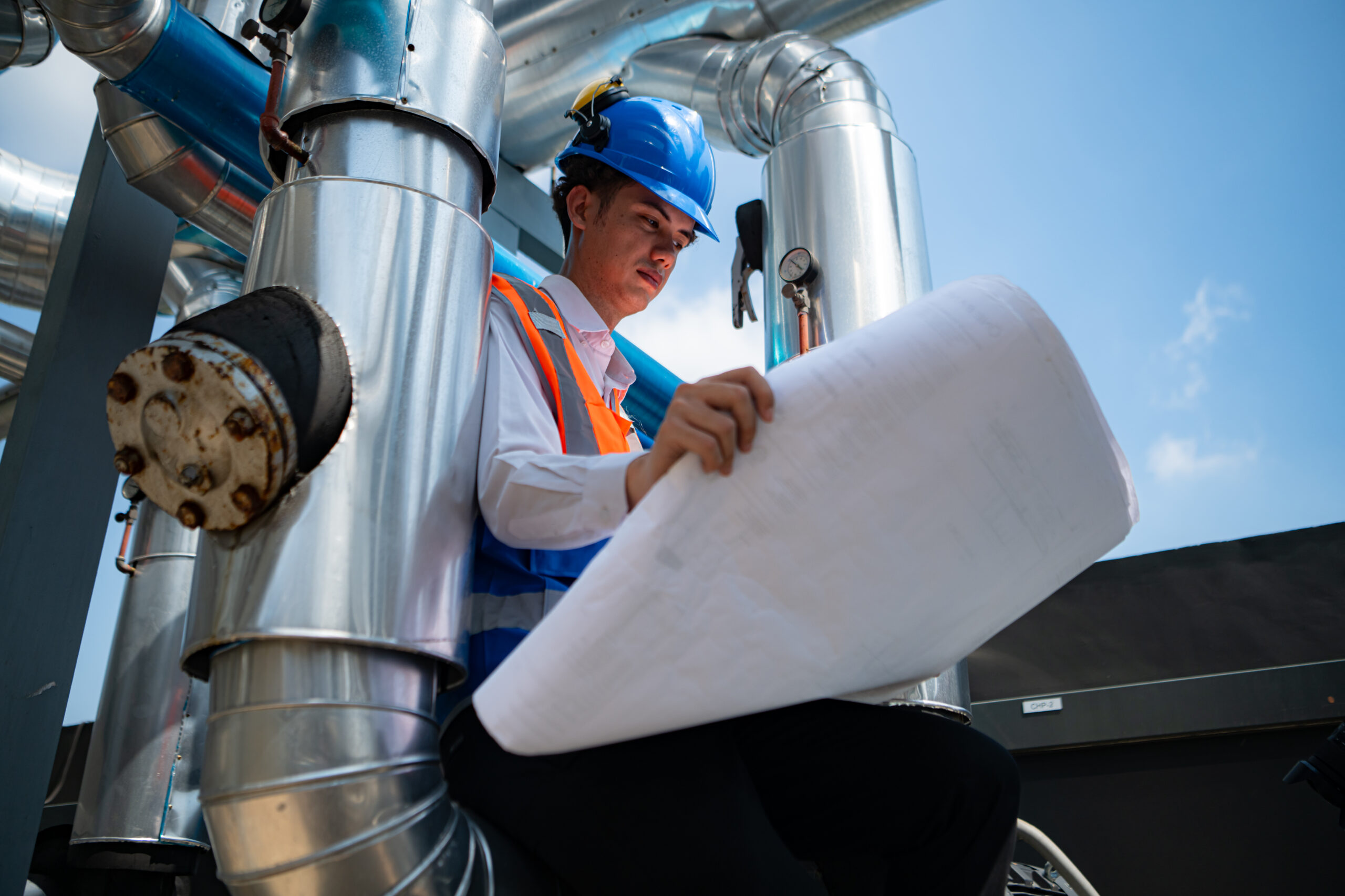 Engineers Inspect The Completed Air Conditioning A 2025 01 08 07 56 37 Utc
